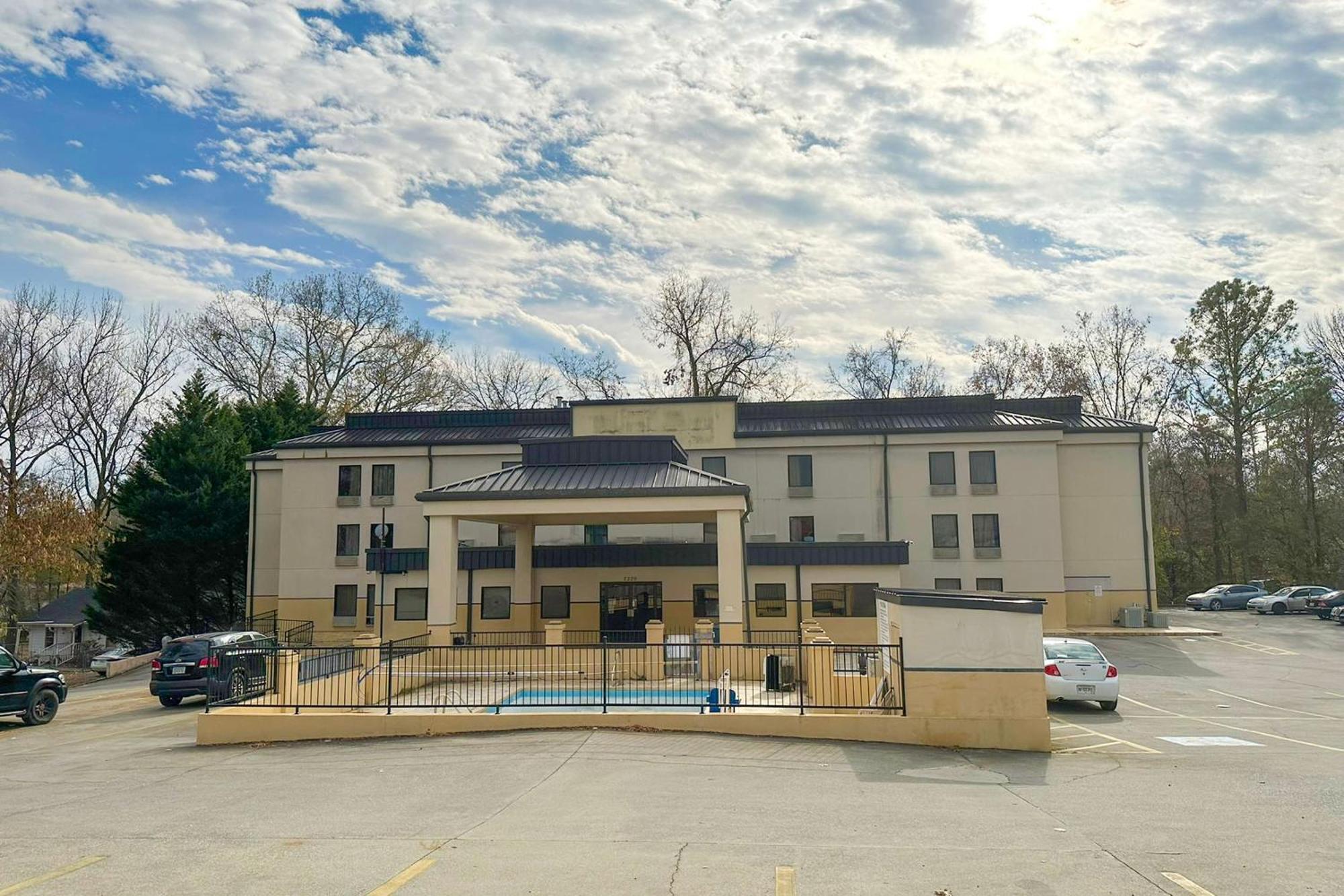 Hotel Oyo West Ga