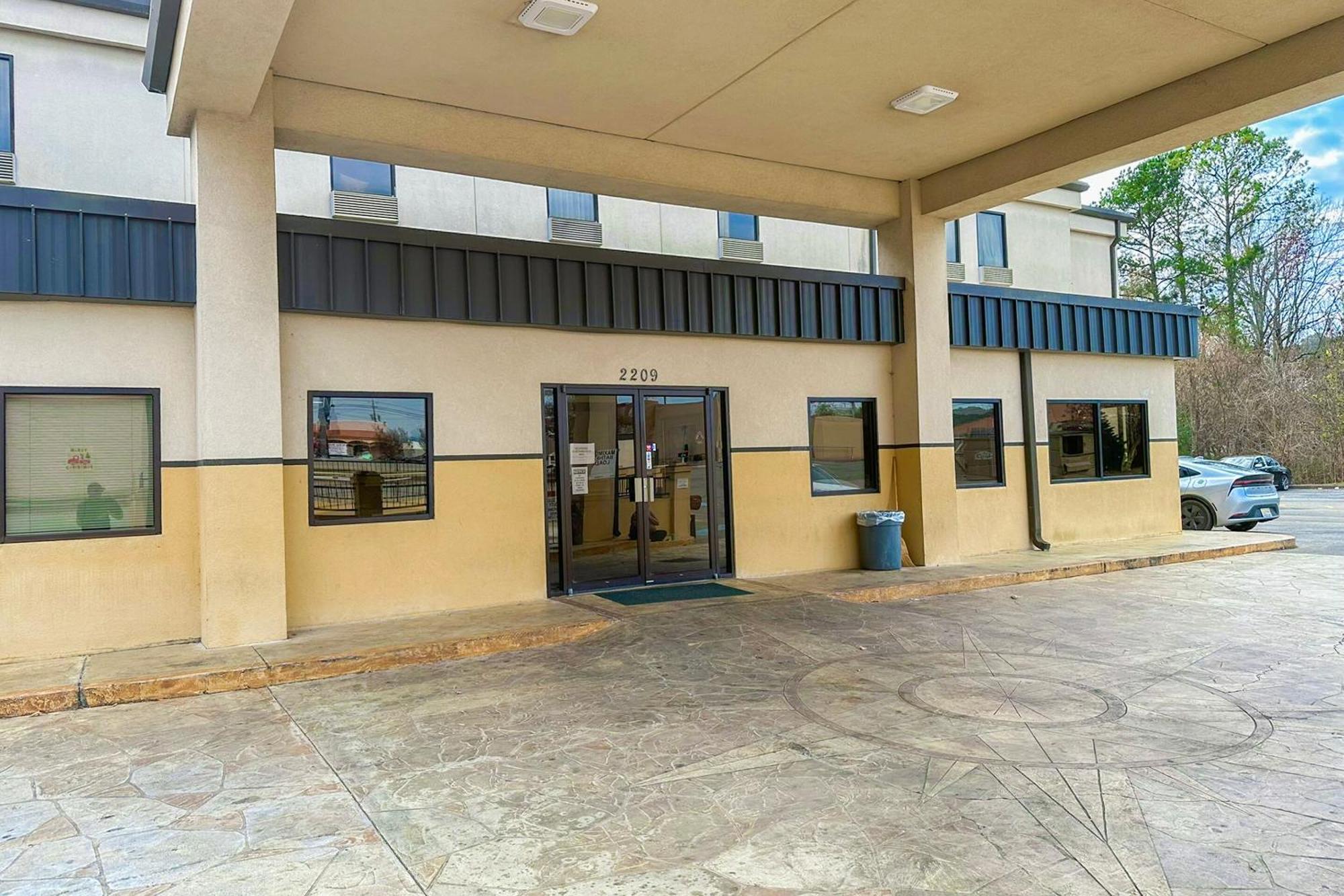 Hotel Oyo West Ga