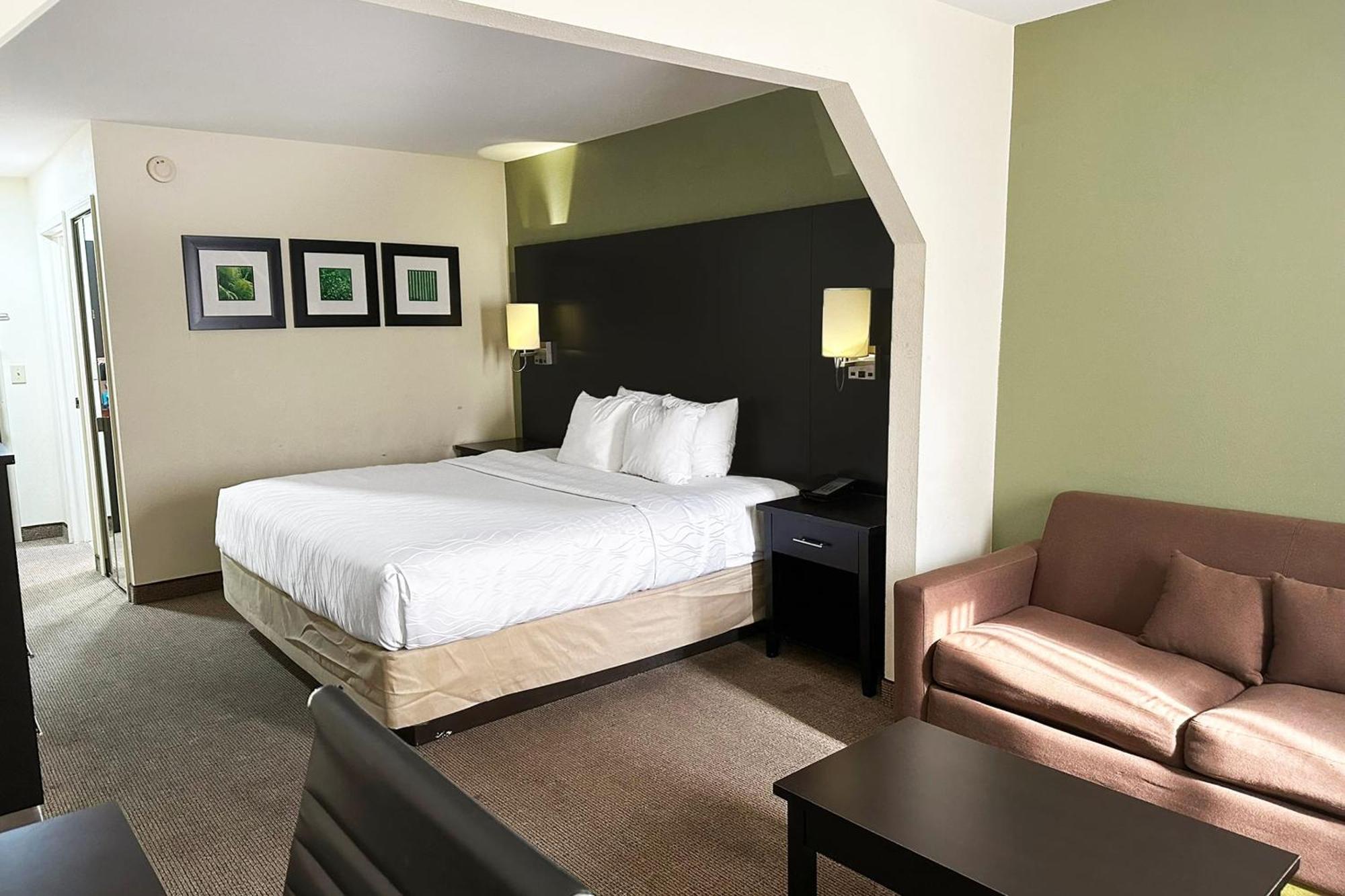 Oyo West Ga Hotel 3*
