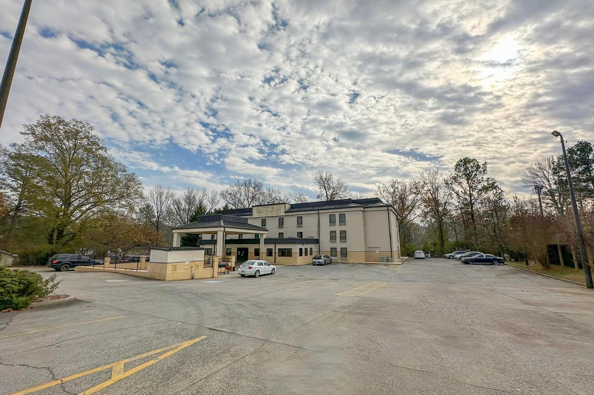 Hotel Oyo West Ga